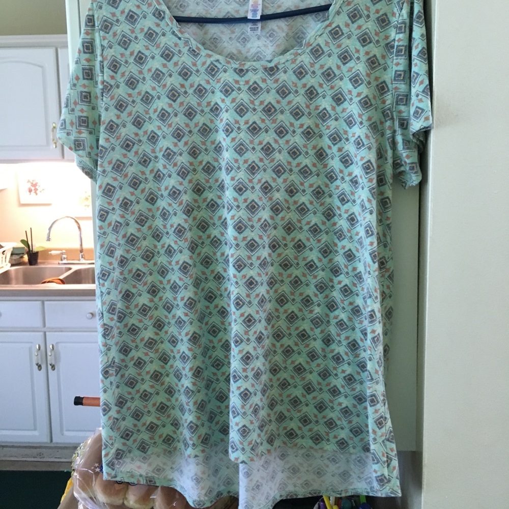 LuLaRoe Classic T in large